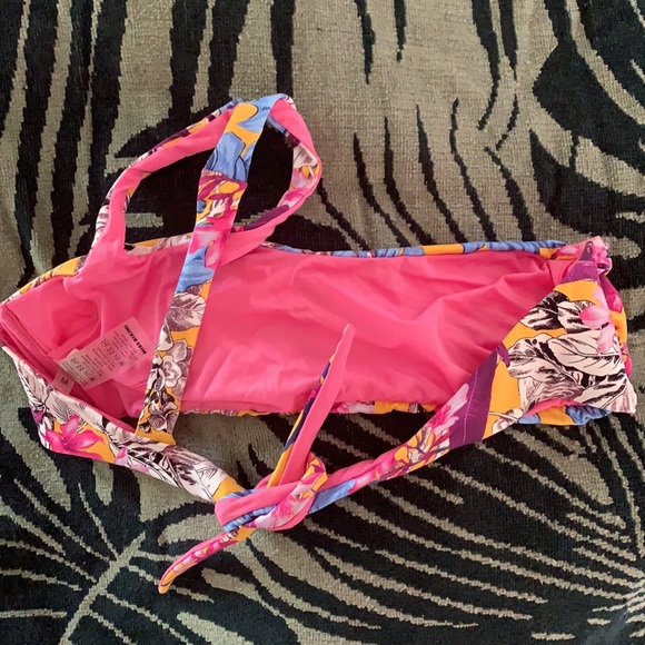 Miss Bikini Top🌸 - Picture 2 of 3